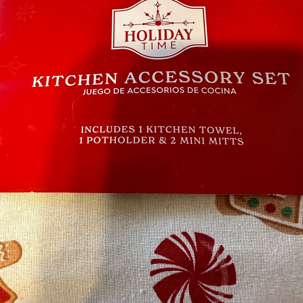 NWT Gingerbread Man Kitchen Set - Picture 2 of 3